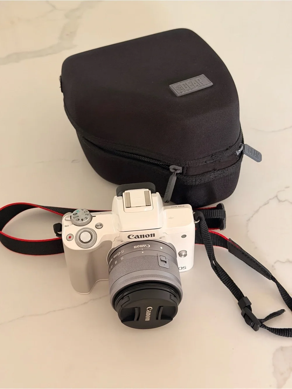 Canon EOS M50 White Vlogging Camera EF-M 15-45mm - Excellent Condition Low Use